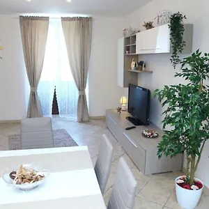 garibaldi-suites-apartments.taorminaitalyhotels.com/